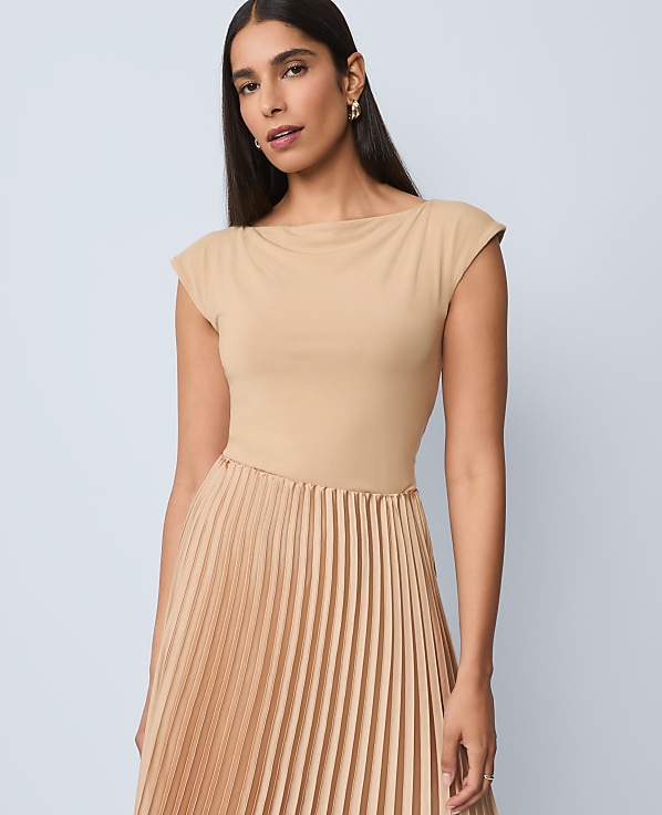Sleeveless Boatneck Top
