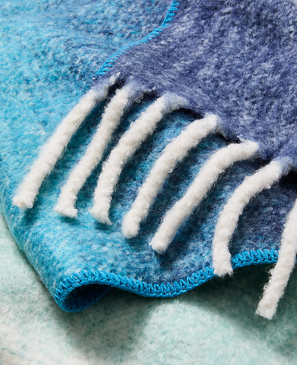 Ombr&eacute; Blanket Scarf