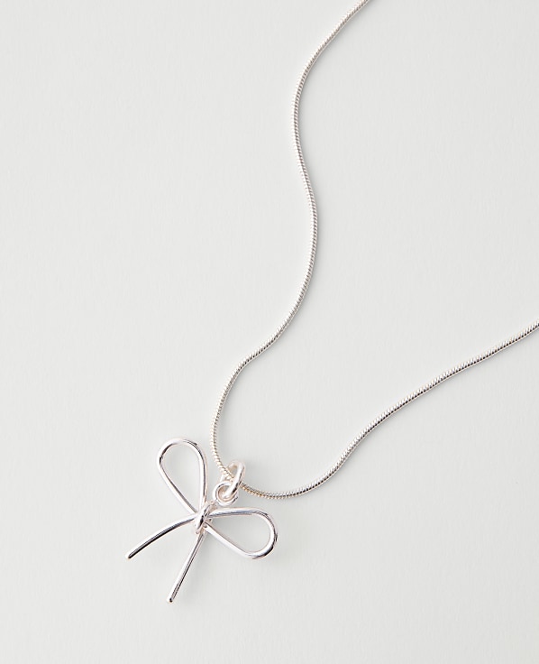 Metal Bow Pendant Necklace