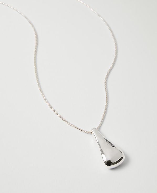 Metal Pendant Necklace