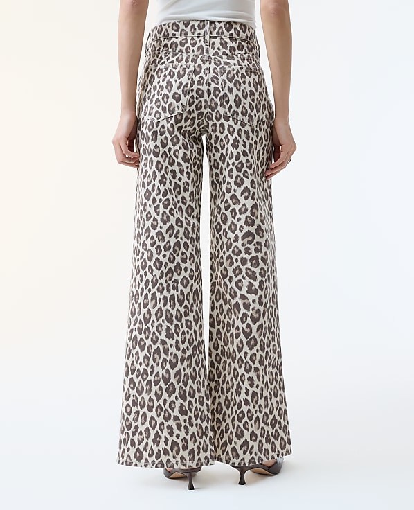 The Petite Wide-Leg Jean in Animal Print