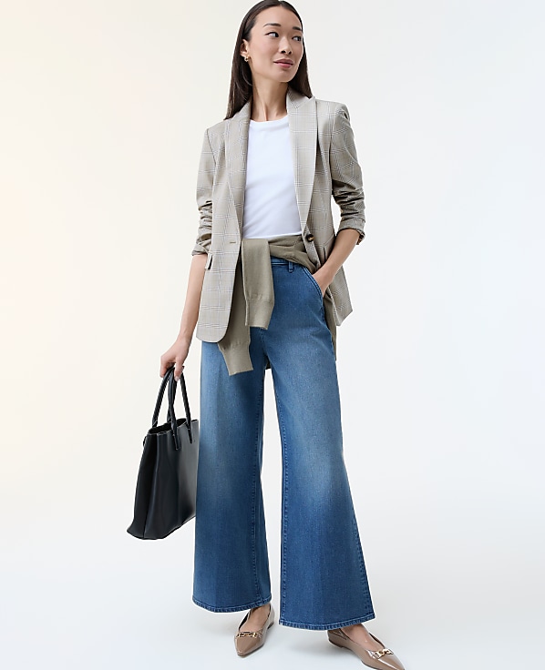 The Petite Fitted Blazer in Plaid
