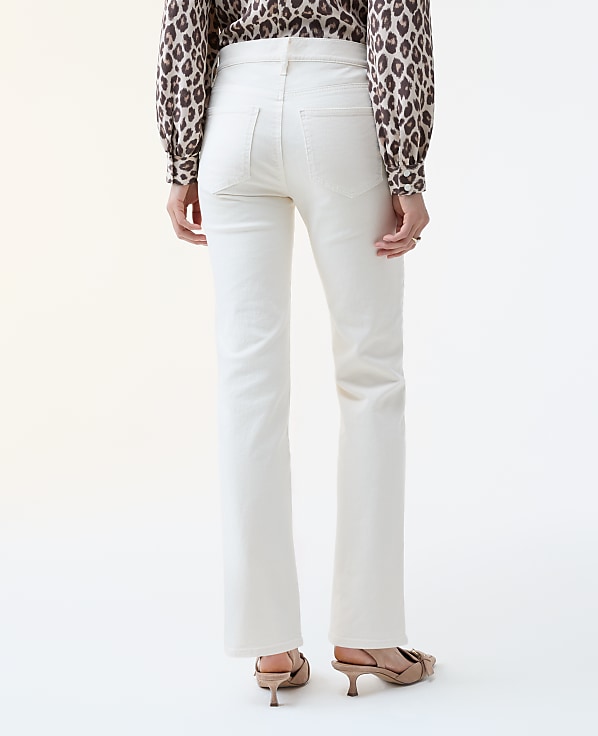 The Petite Slim Jean &mdash; Curvy Fit