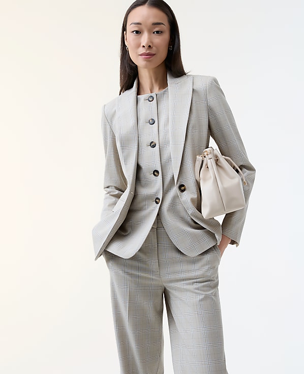 The Fitted Blazer in Plaid