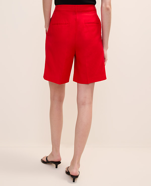 The Petite Bermuda Short in Linen Blend