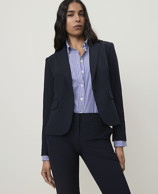 The Petite Notched Single Button Blazer in Seasonless Stretch