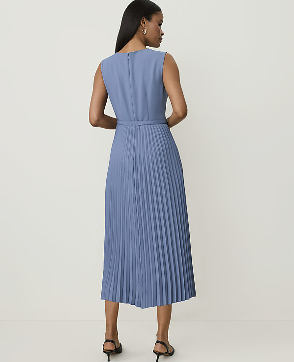 Petite Sleeveless Pleated Midi Dress