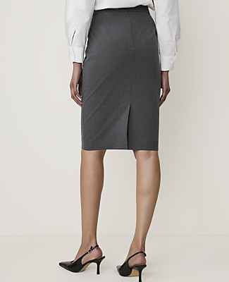 The Petite Seamed Pencil Skirt in Seasonless Stretch
