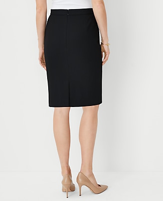 The Seamed Pencil Skirt in Bi-Stretch — Curvy Fit