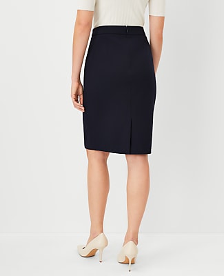 The Petite Seamed Pencil Skirt in Seasonless Stretch — Curvy Fit