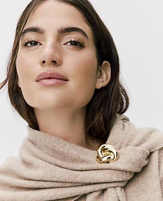 Metal Knotted Brooch