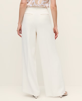 The Petite Pleated Wide-Leg Pant in Textured Crepe