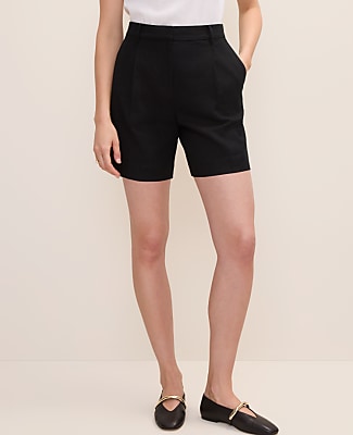The Petite Pleated Bermuda Short in Linen Blend