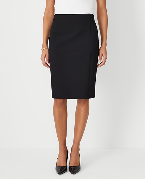 The Seamed Pencil Skirt in Seasonless Stretch — Curvy Fit