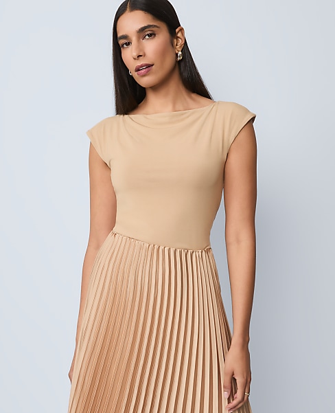 Sleeveless Boatneck Top